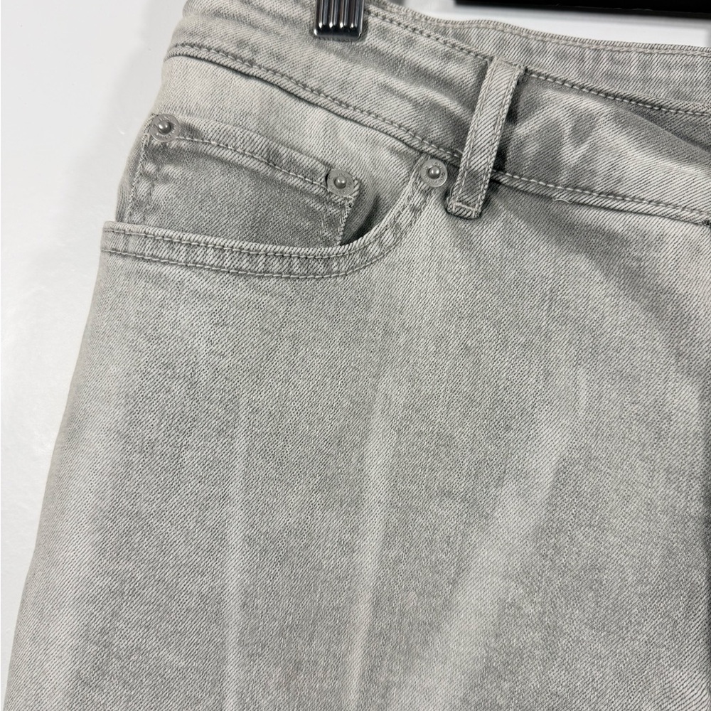 LOGO by Lori Goldstein Women’s Light Gray Straight Jeans Size 10 - Picture 3 of 15